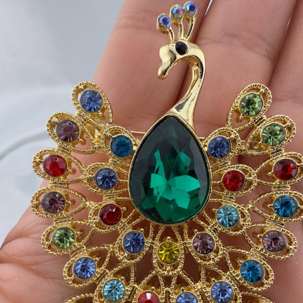 Queen Style Gold Peacock Brooch with Multicolor Gems - Picture 6 of 10